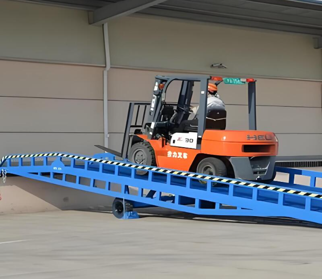 长顺移动式卸货平台（叉车用）